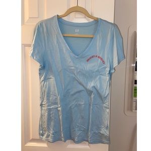 Gap t shirt.